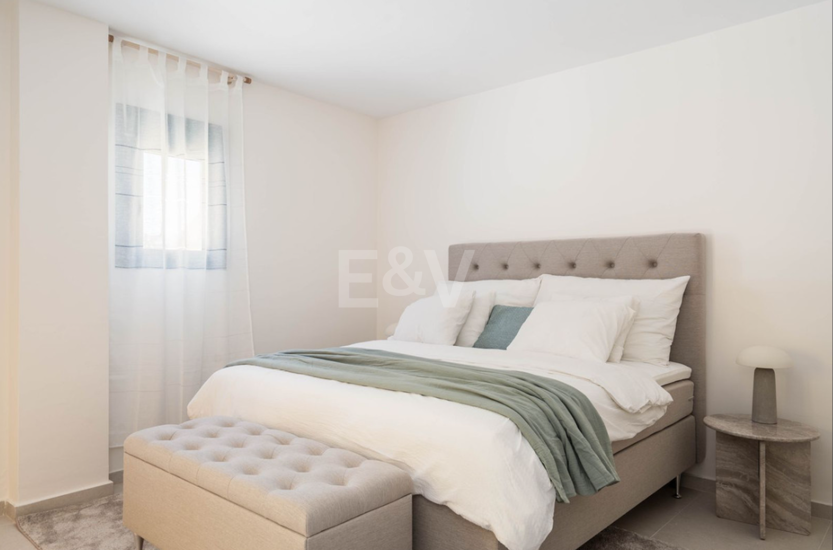 Elegant 4 sovrum lägenhet nära stranden