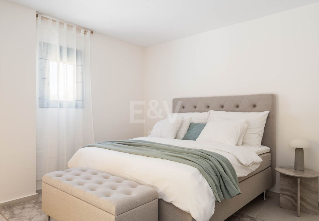 Elegant 4 sovrum lägenhet nära stranden