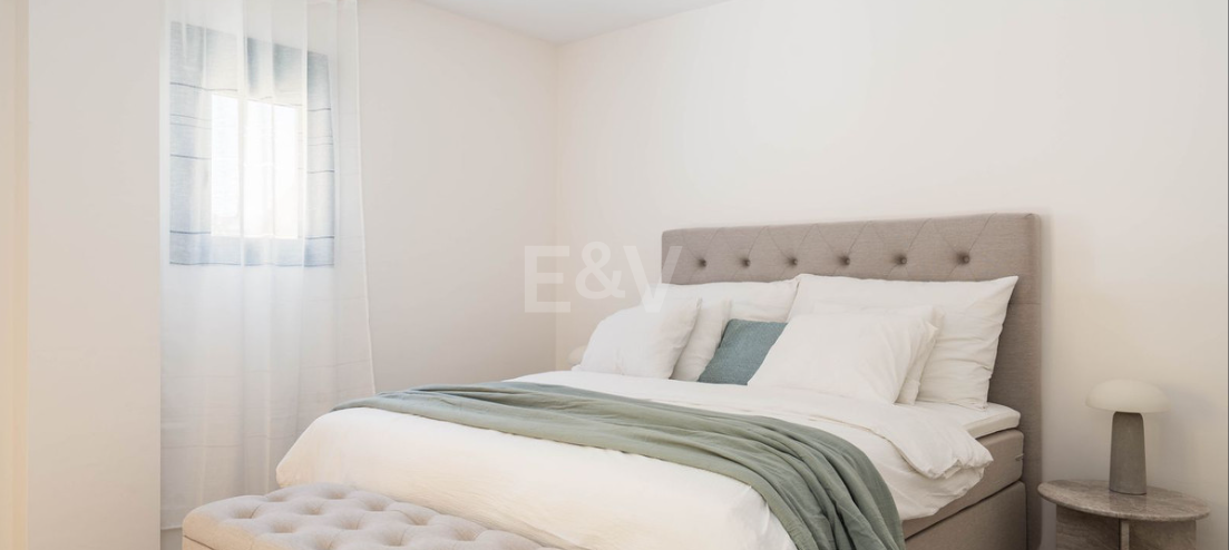 Elegant 4-bedroom apartment close to the beach