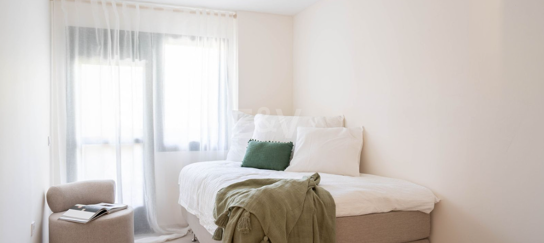 Elegant 4-bedroom apartment close to the beach