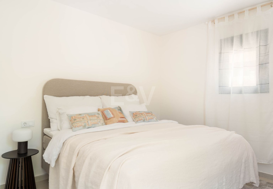 Elegant 4 sovrum lägenhet nära stranden