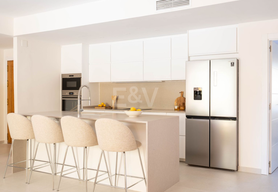 Elegant 4 sovrum lägenhet nära stranden