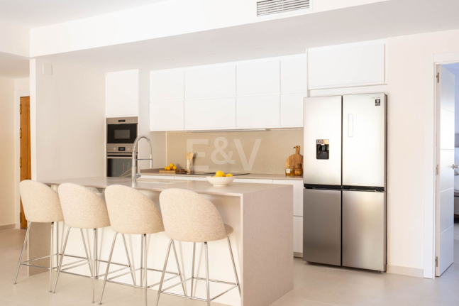 Elegant 4 sovrum lägenhet nära stranden