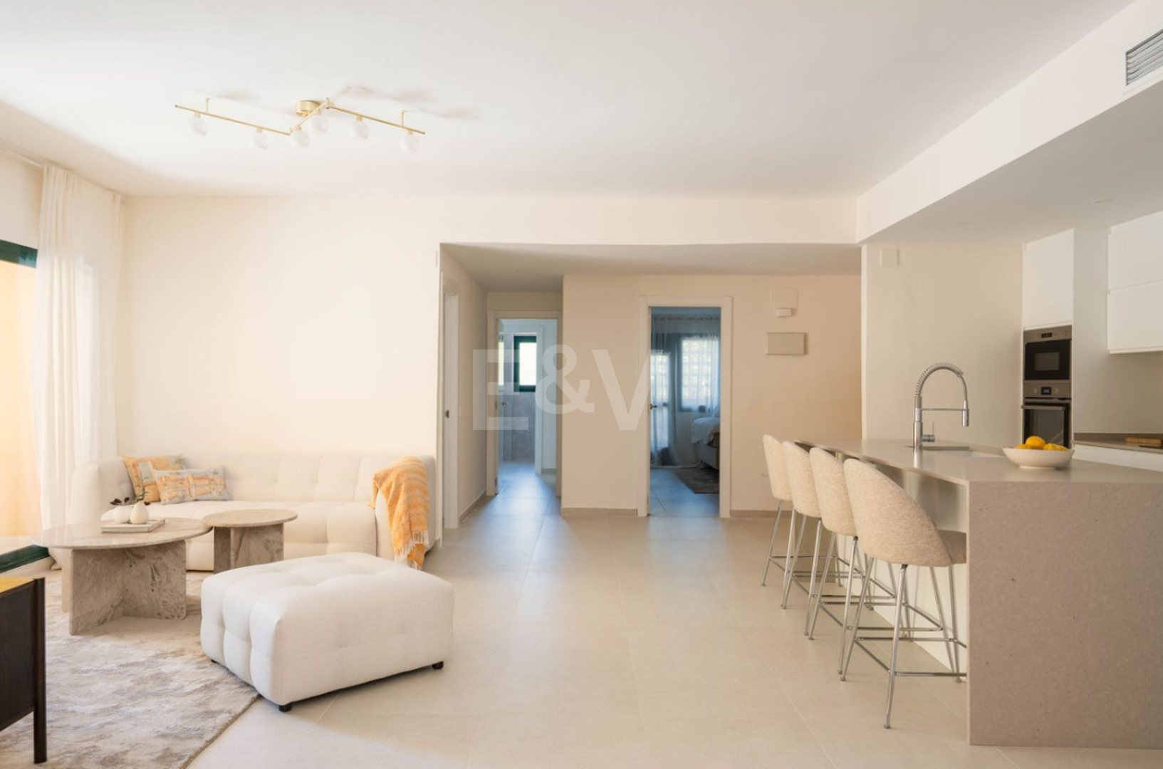 Elegant 4 sovrum lägenhet nära stranden