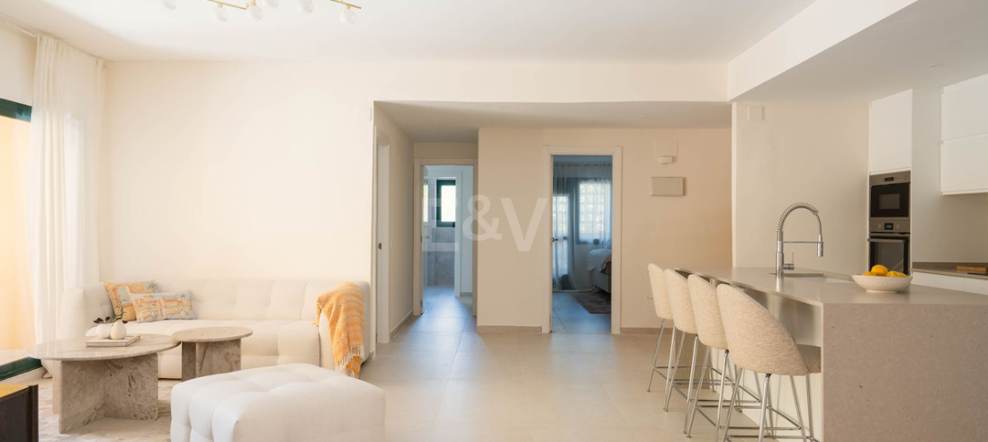 Elegant 4-bedroom apartment close to the beach