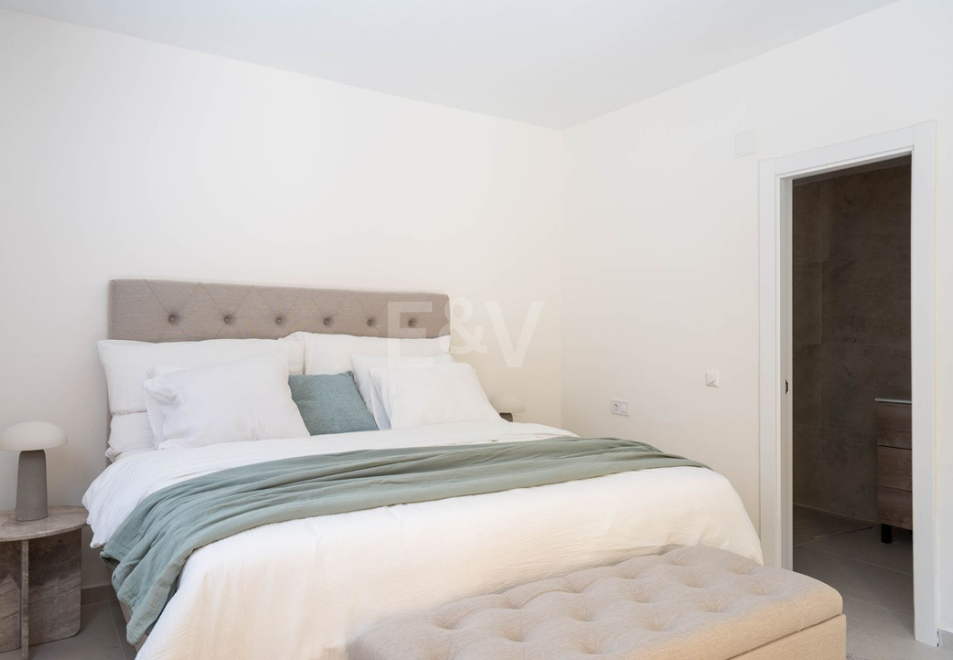 Elegant 4 sovrum lägenhet nära stranden