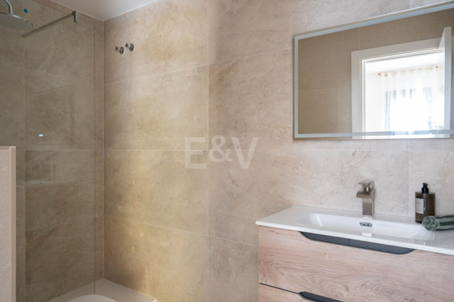 Elegant 4 sovrum lägenhet nära stranden