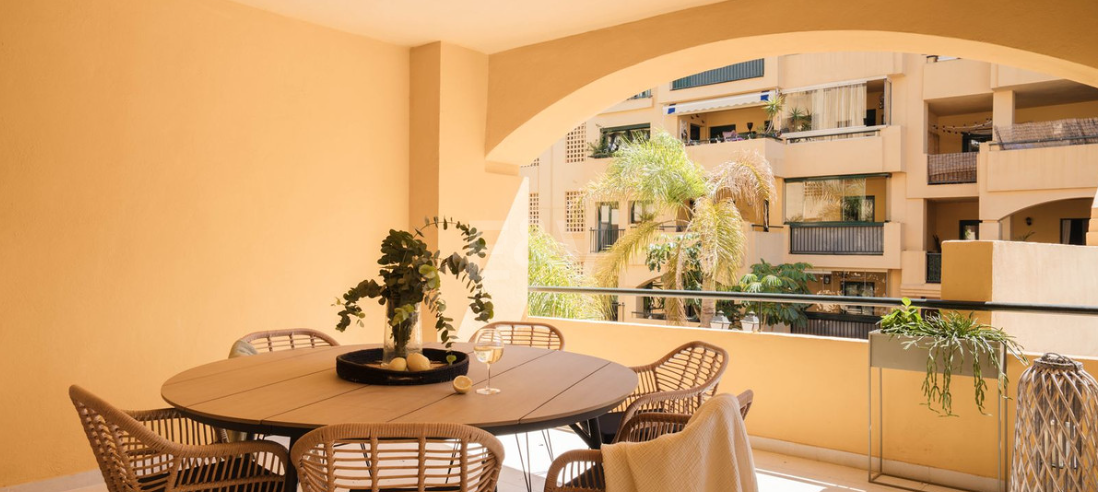 Elegant 4-bedroom apartment close to the beach
