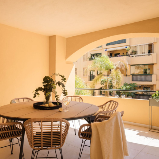 Elegant 4-bedroom apartment close to the beach