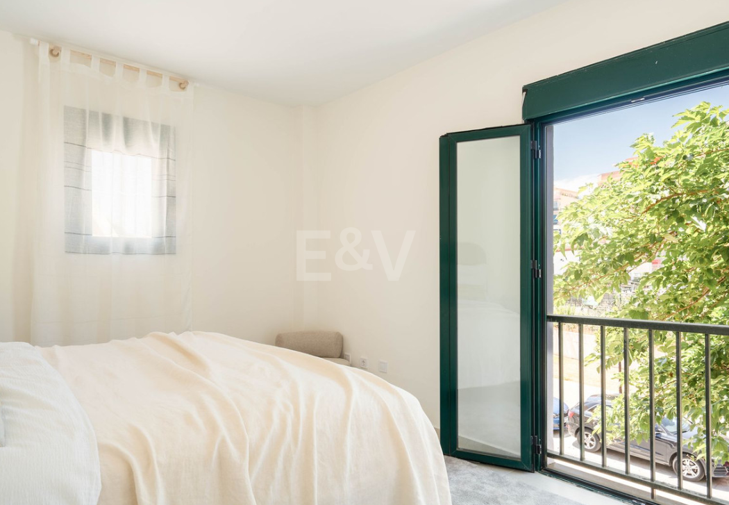 Elegant 4 sovrum lägenhet nära stranden