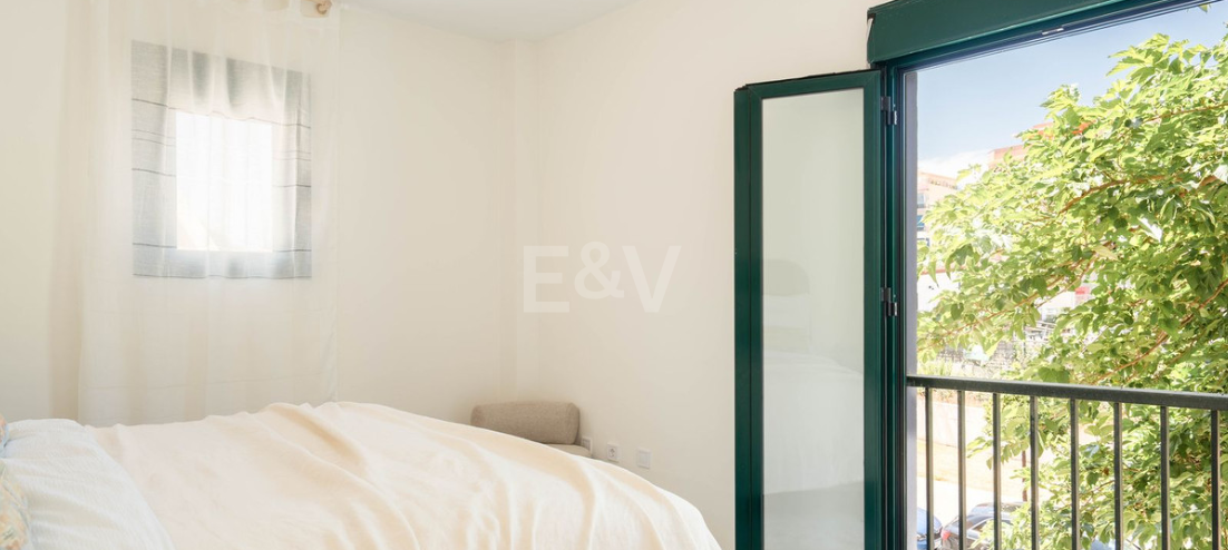 Elegant 4-bedroom apartment close to the beach