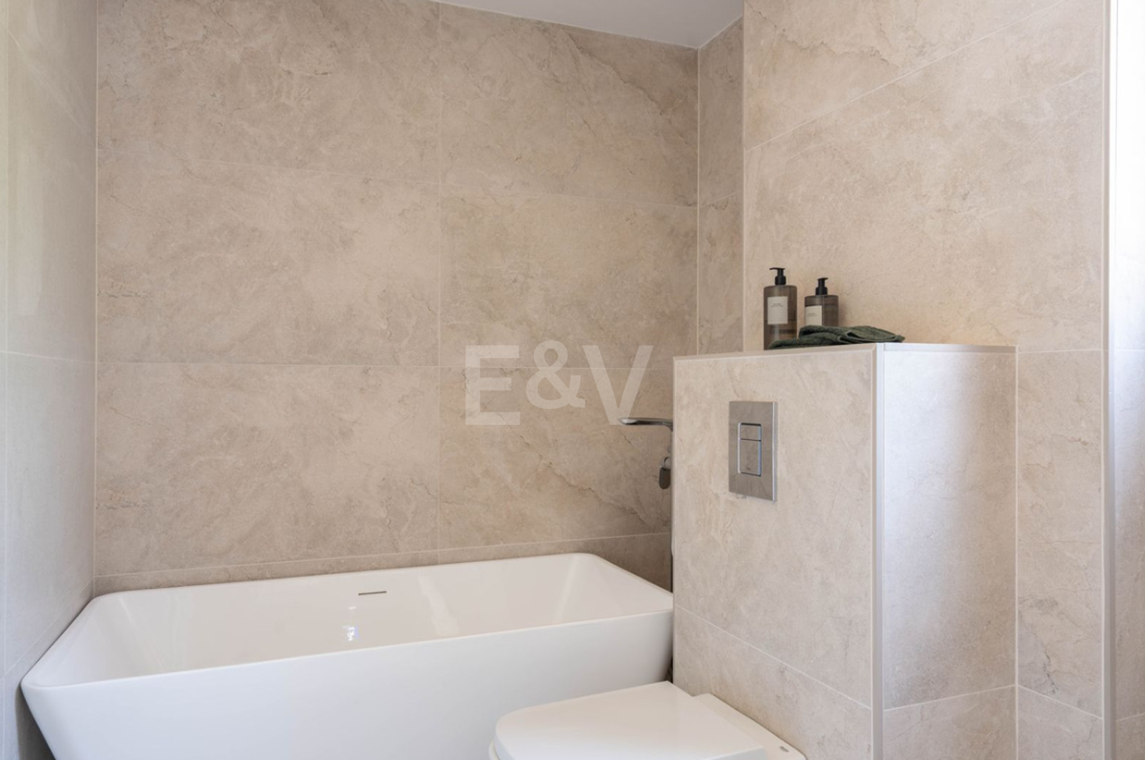 Elegant 4 sovrum lägenhet nära stranden