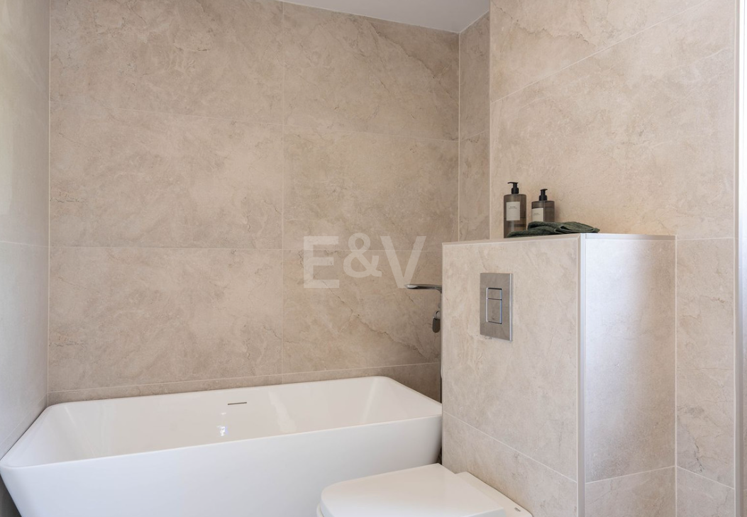 Elegant 4 sovrum lägenhet nära stranden