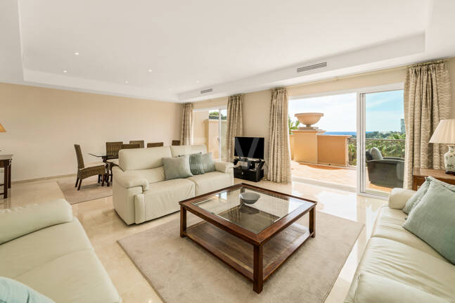 Ático dúplex luminoso y espacioso con vistas panorámicas en Altamira