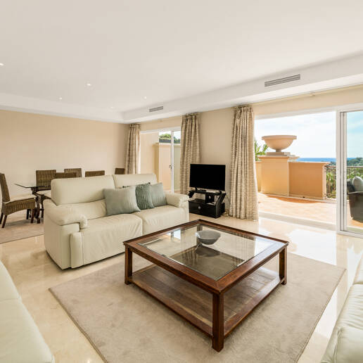 Ático dúplex luminoso y espacioso con vistas panorámicas en Altamira