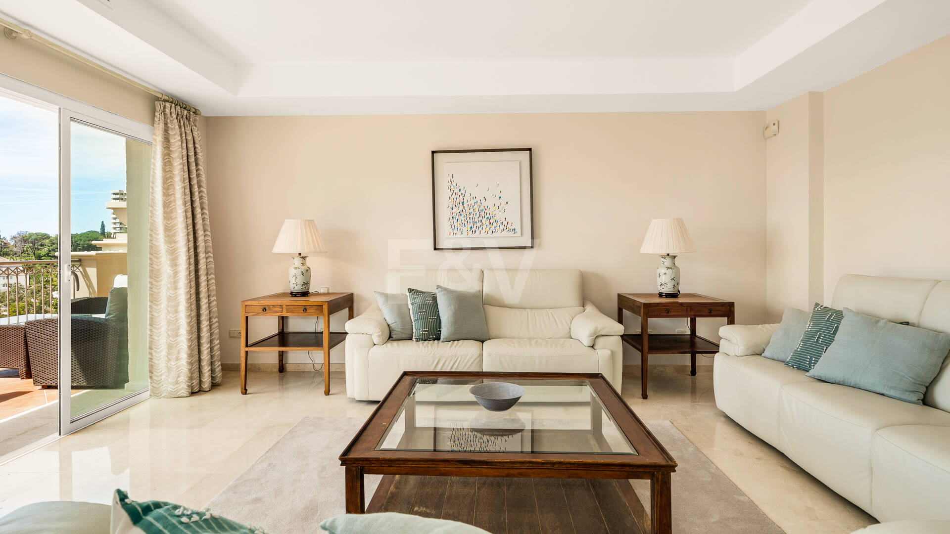 Ático dúplex luminoso y espacioso con vistas panorámicas en Altamira