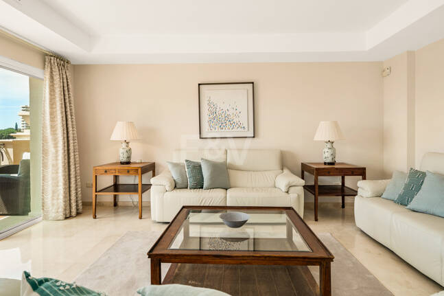 Ático dúplex luminoso y espacioso con vistas panorámicas en Altamira