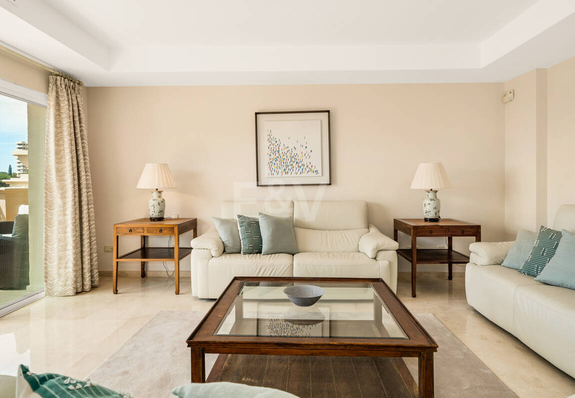 Ático dúplex luminoso y espacioso con vistas panorámicas en Altamira