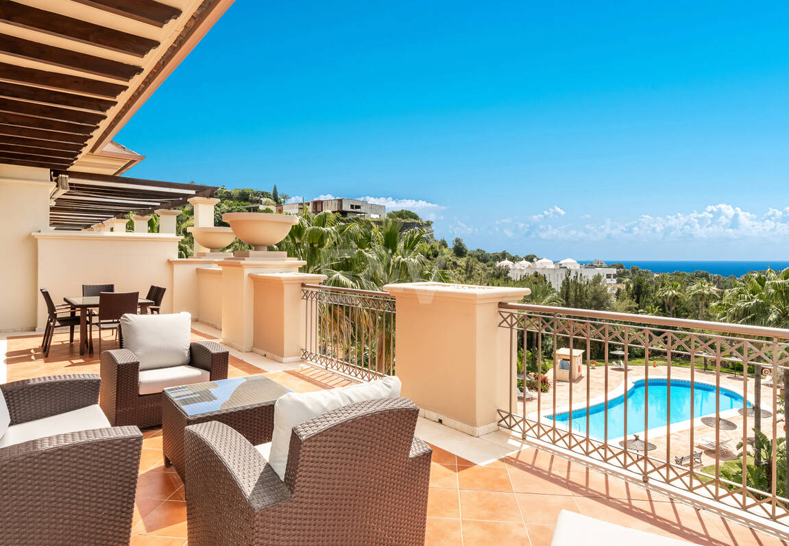 Ático dúplex luminoso y espacioso con vistas panorámicas en Altamira