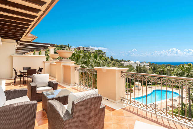 Ático dúplex luminoso y espacioso con vistas panorámicas en Altamira