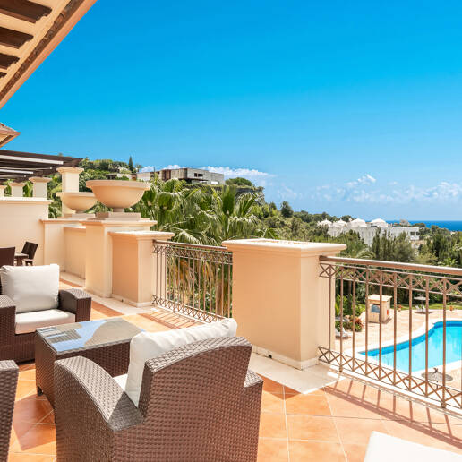 Ático dúplex luminoso y espacioso con vistas panorámicas en Altamira