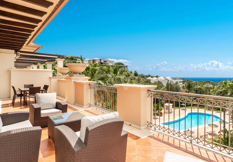 Ático dúplex luminoso y espacioso con vistas panorámicas en Altamira