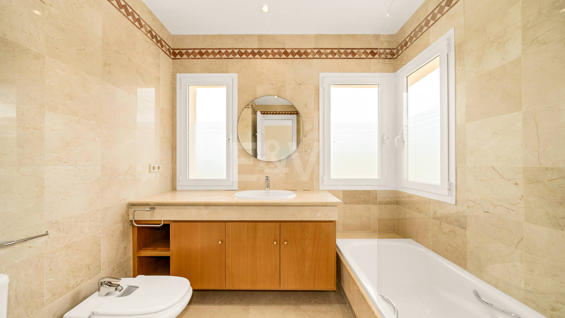 Ático dúplex luminoso y espacioso con vistas panorámicas en Altamira