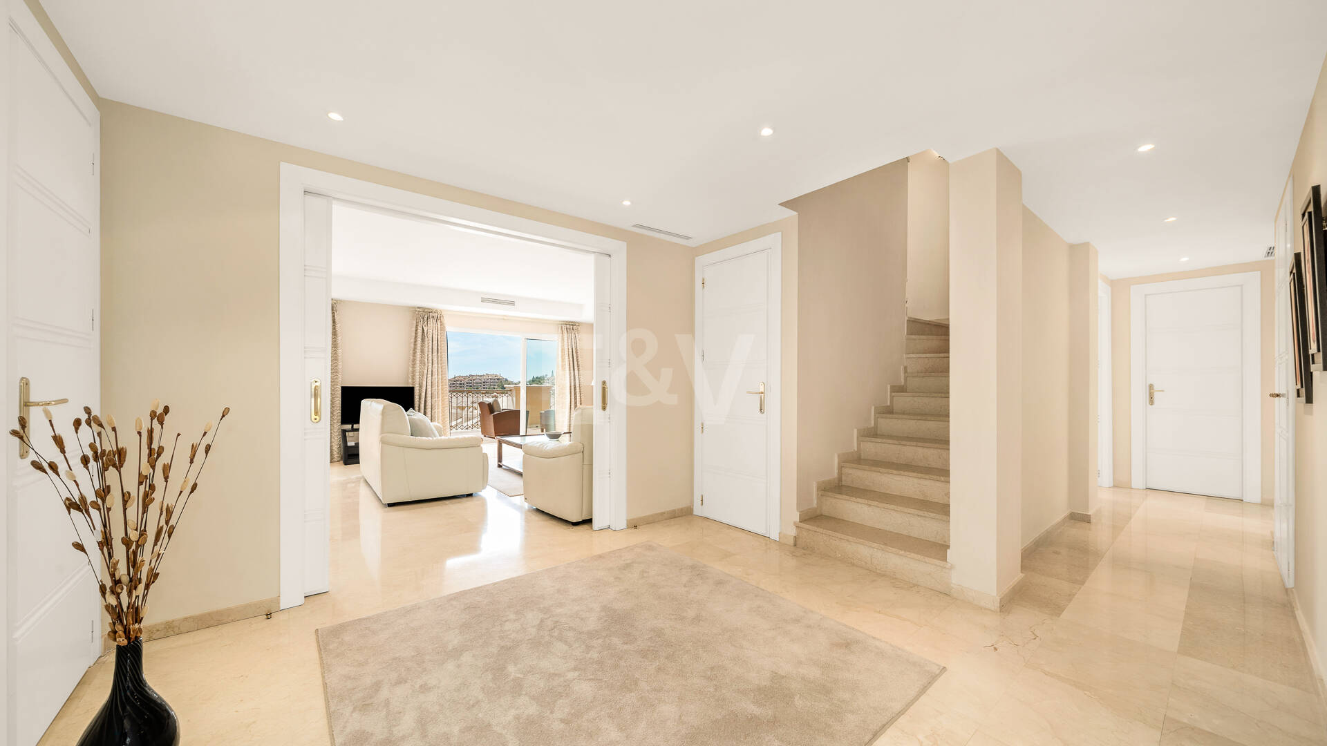 Ático dúplex luminoso y espacioso con vistas panorámicas en Altamira