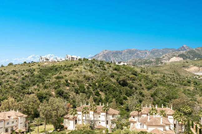 Ático dúplex luminoso y espacioso con vistas panorámicas en Altamira