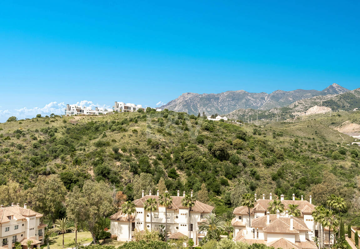 Ático dúplex luminoso y espacioso con vistas panorámicas en Altamira