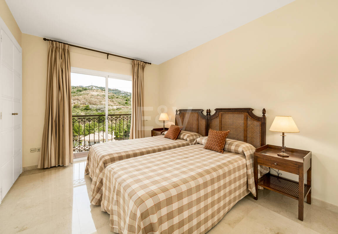 Ático dúplex luminoso y espacioso con vistas panorámicas en Altamira