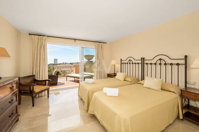 Ático dúplex luminoso y espacioso con vistas panorámicas en Altamira