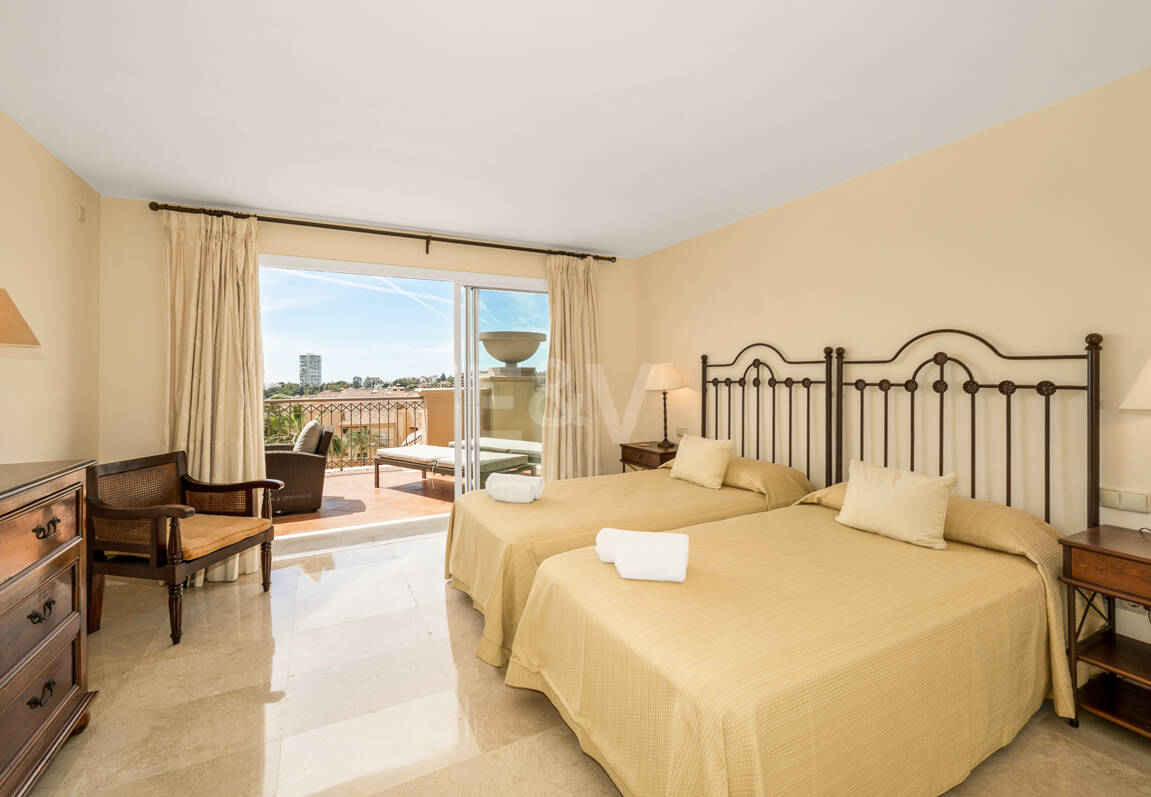 Ático dúplex luminoso y espacioso con vistas panorámicas en Altamira