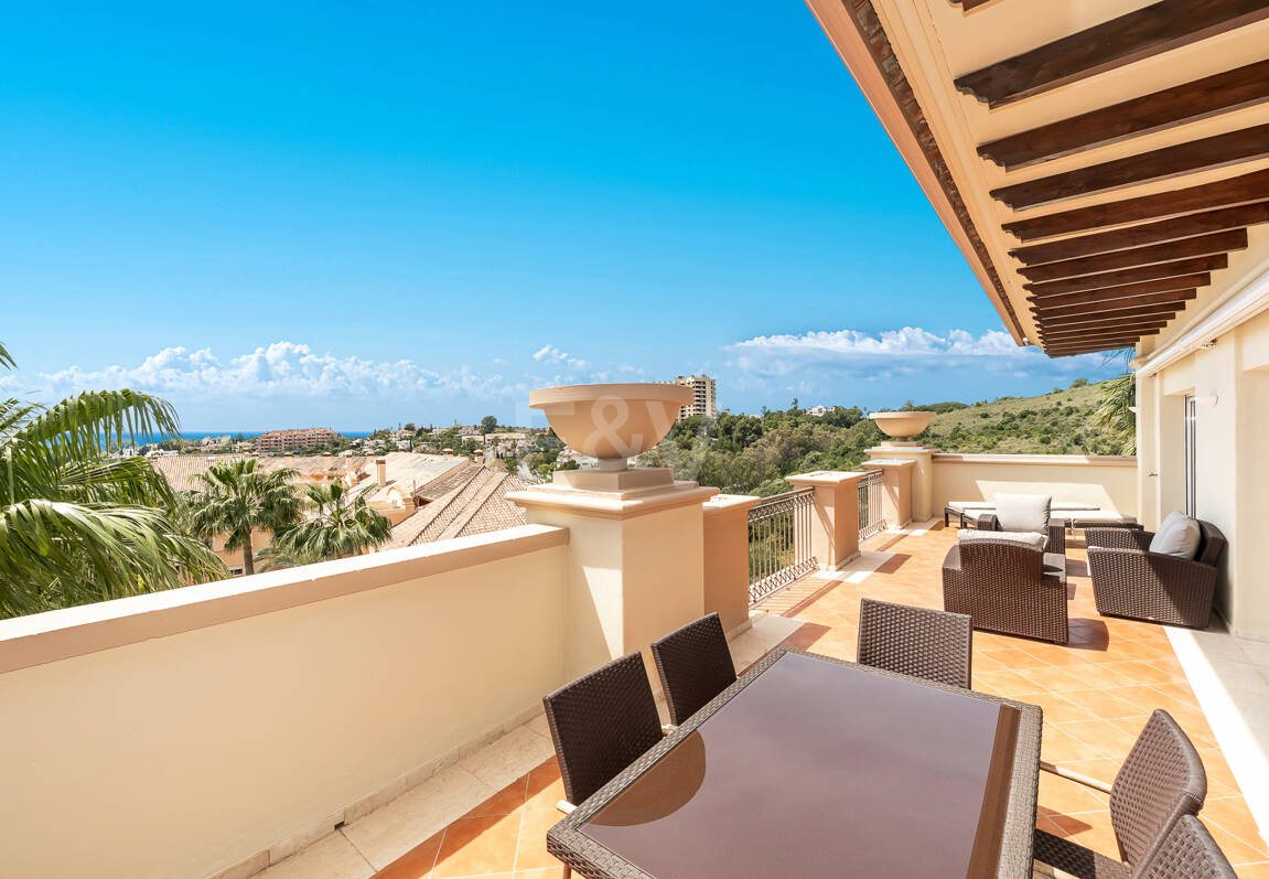 Ático dúplex luminoso y espacioso con vistas panorámicas en Altamira