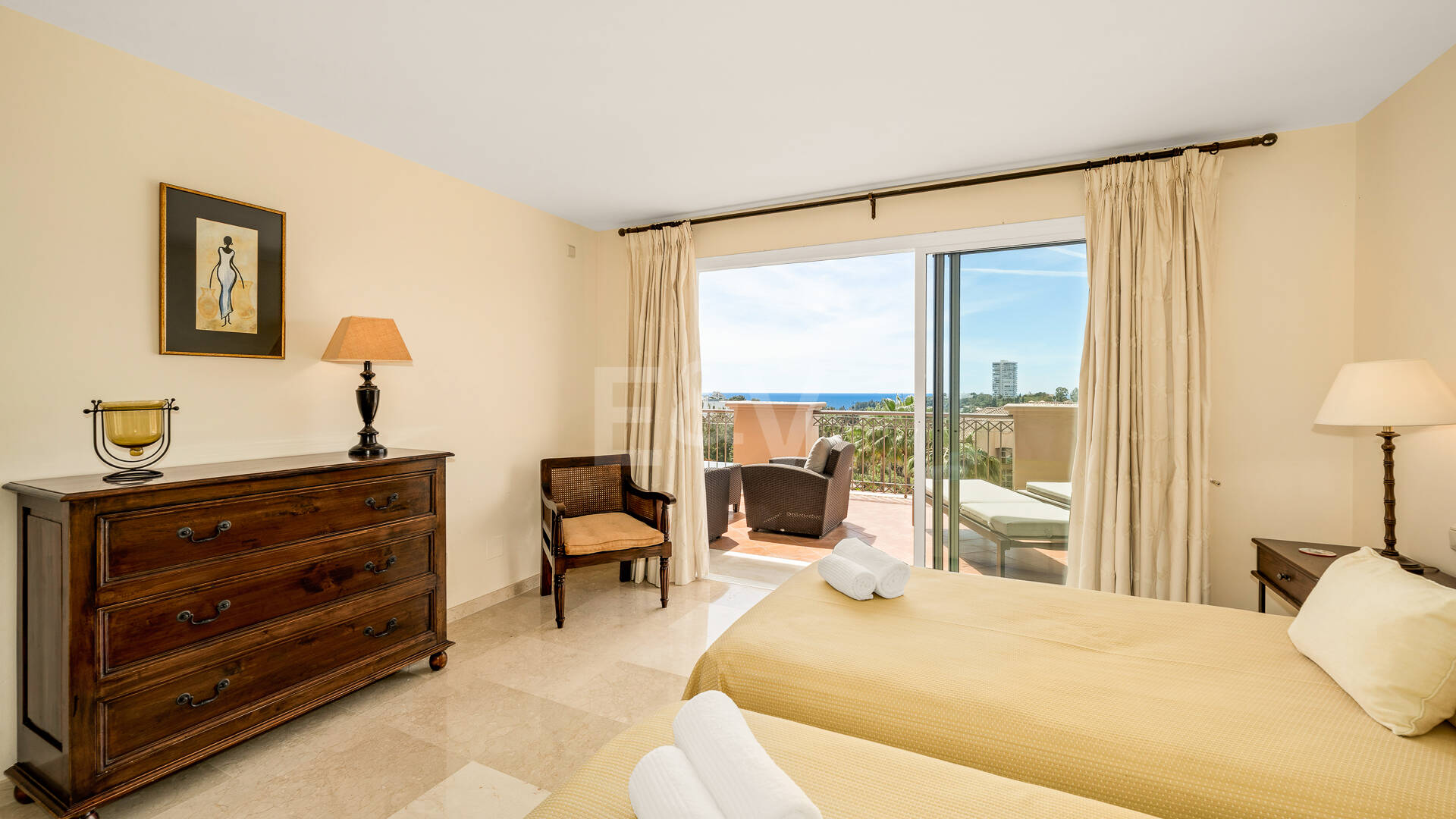 Ático dúplex luminoso y espacioso con vistas panorámicas en Altamira