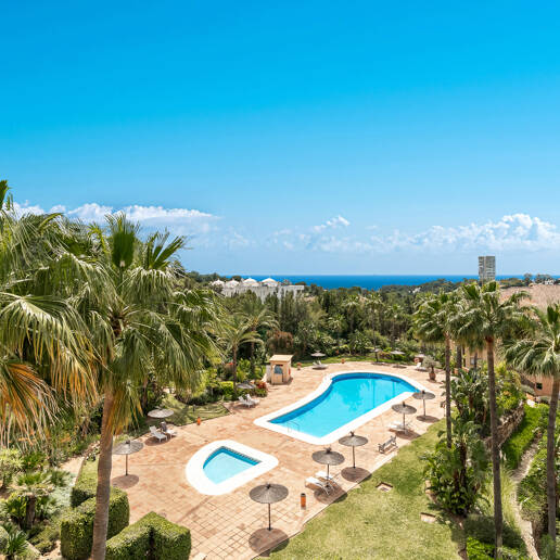 Ático dúplex luminoso y espacioso con vistas panorámicas en Altamira