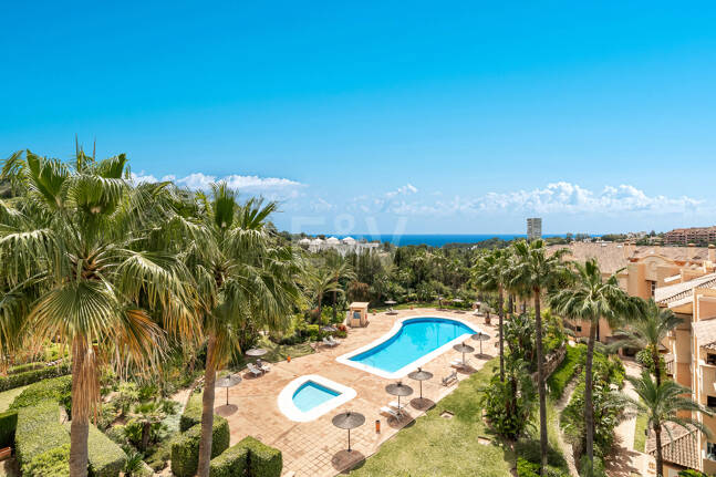 Ático dúplex luminoso y espacioso con vistas panorámicas en Altamira