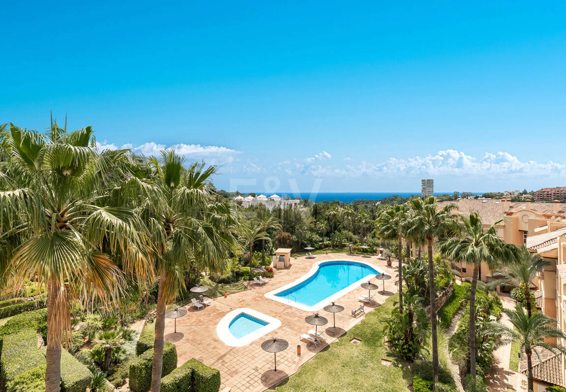 Ático dúplex luminoso y espacioso con vistas panorámicas en Altamira