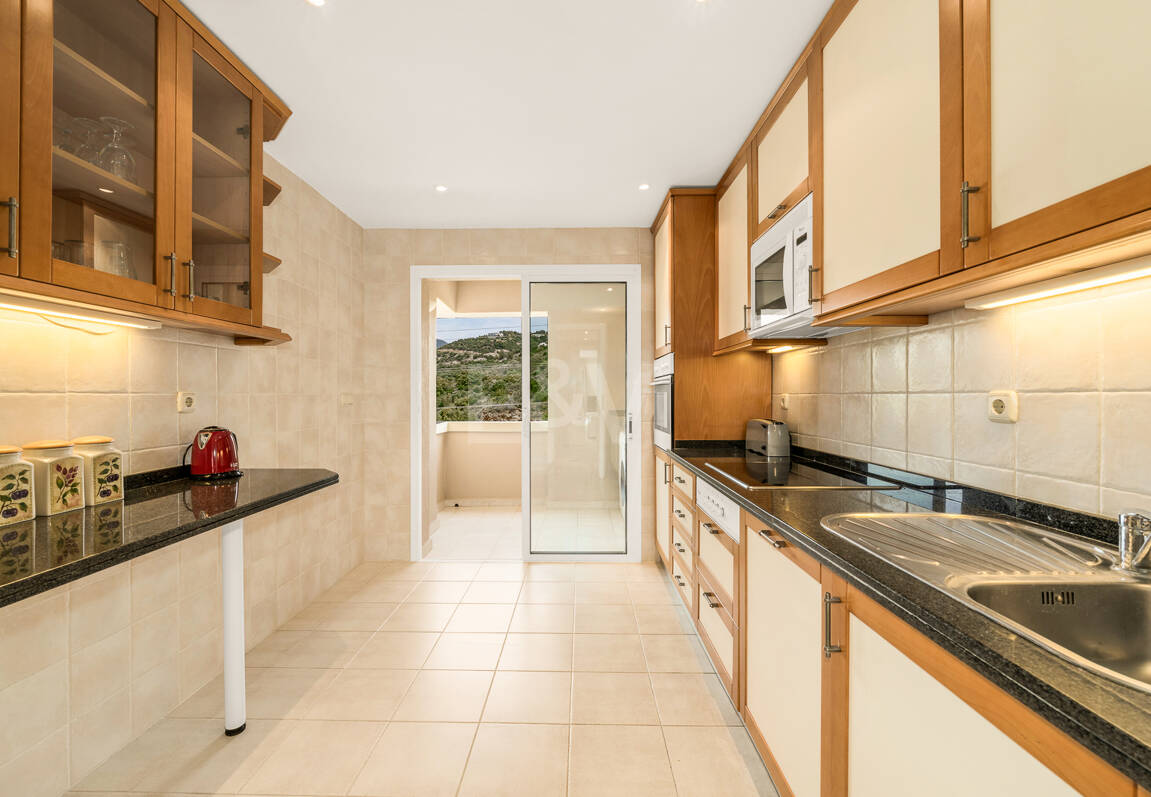 Ático dúplex luminoso y espacioso con vistas panorámicas en Altamira