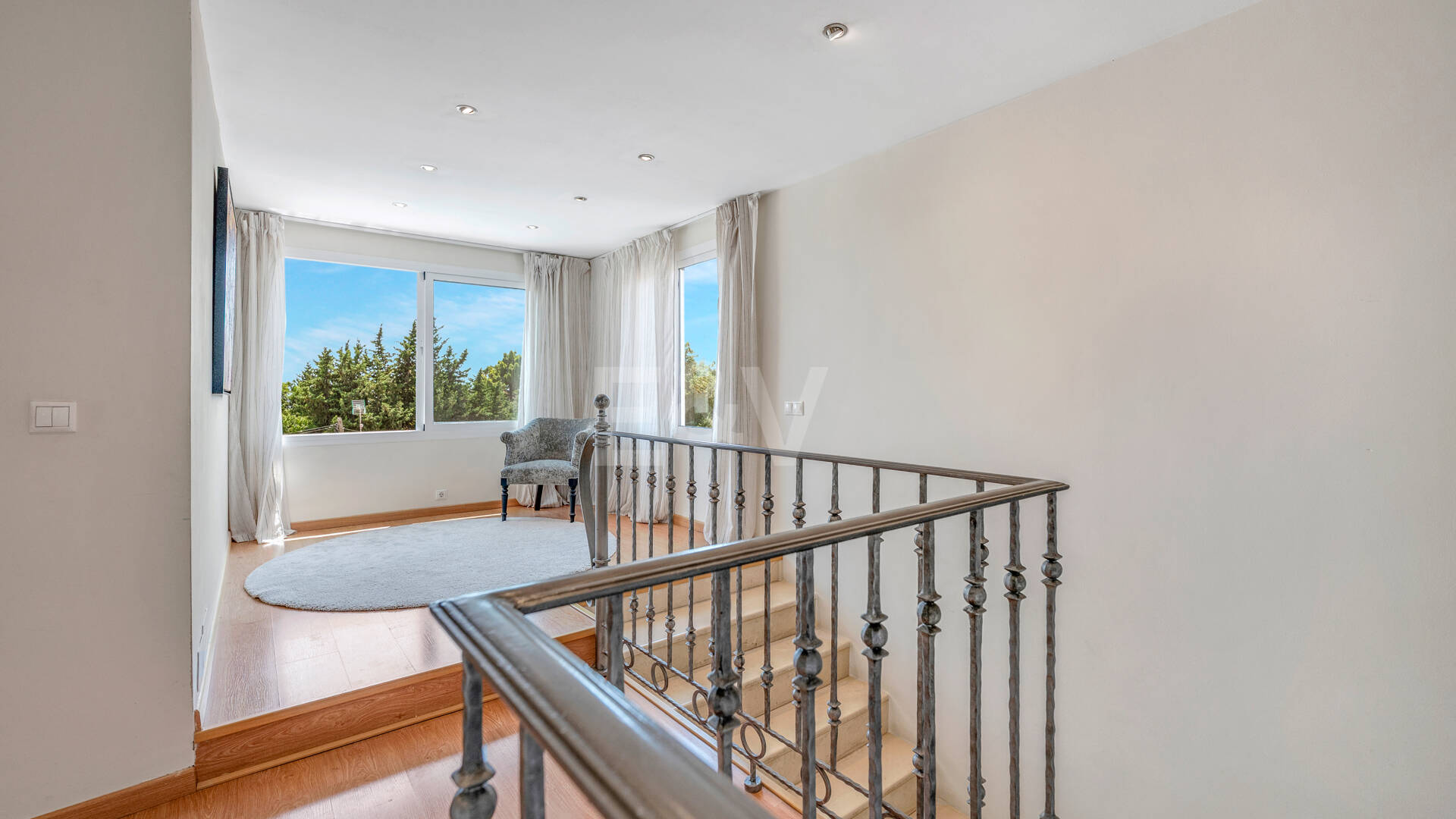 Elegant 6-Bedroom Villa with Guest House, Sea Views & Private Pool in Tranquil Río Real