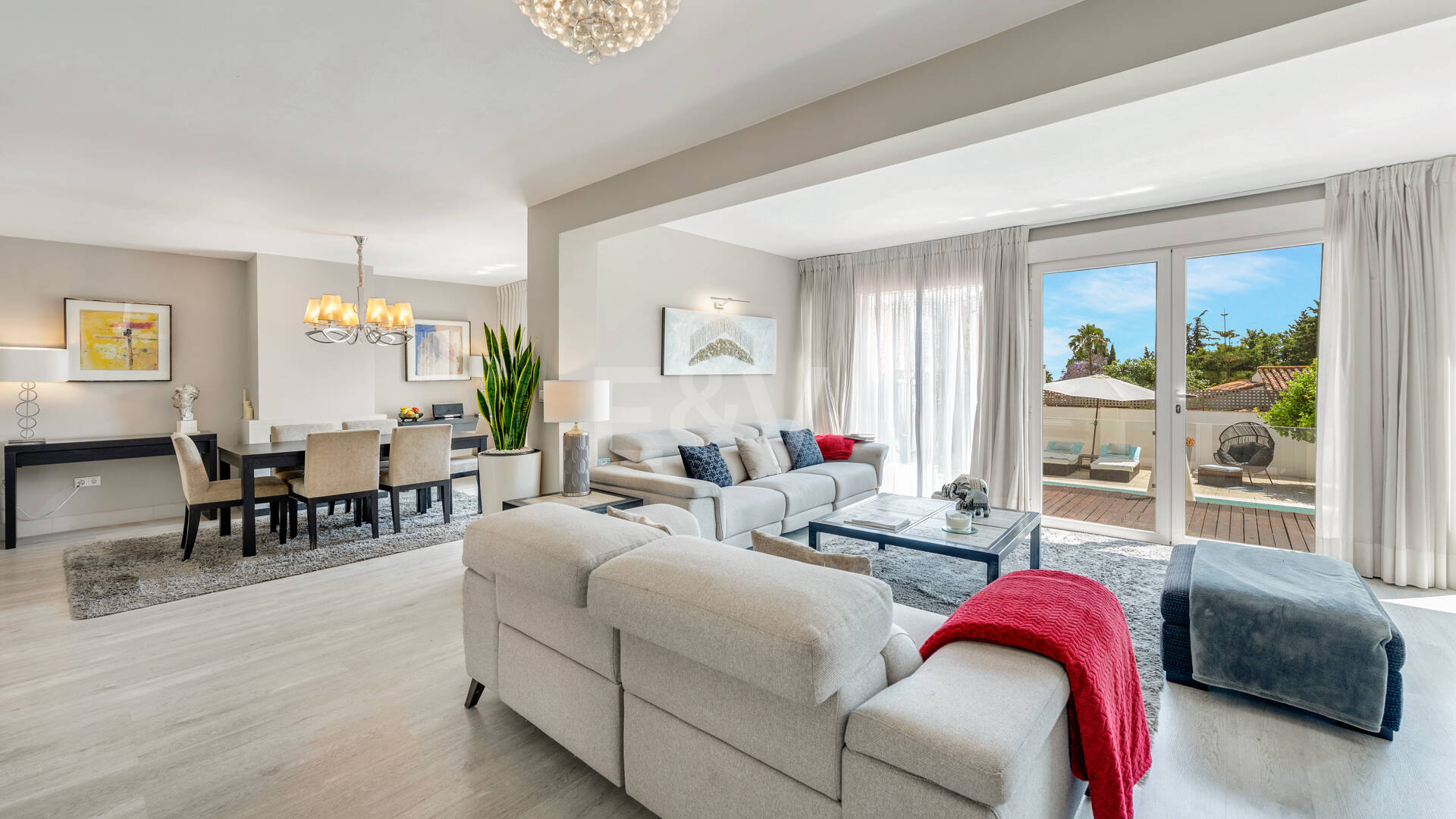 Elegant 6-Bedroom Villa with Guest House, Sea Views & Private Pool in Tranquil Río Real