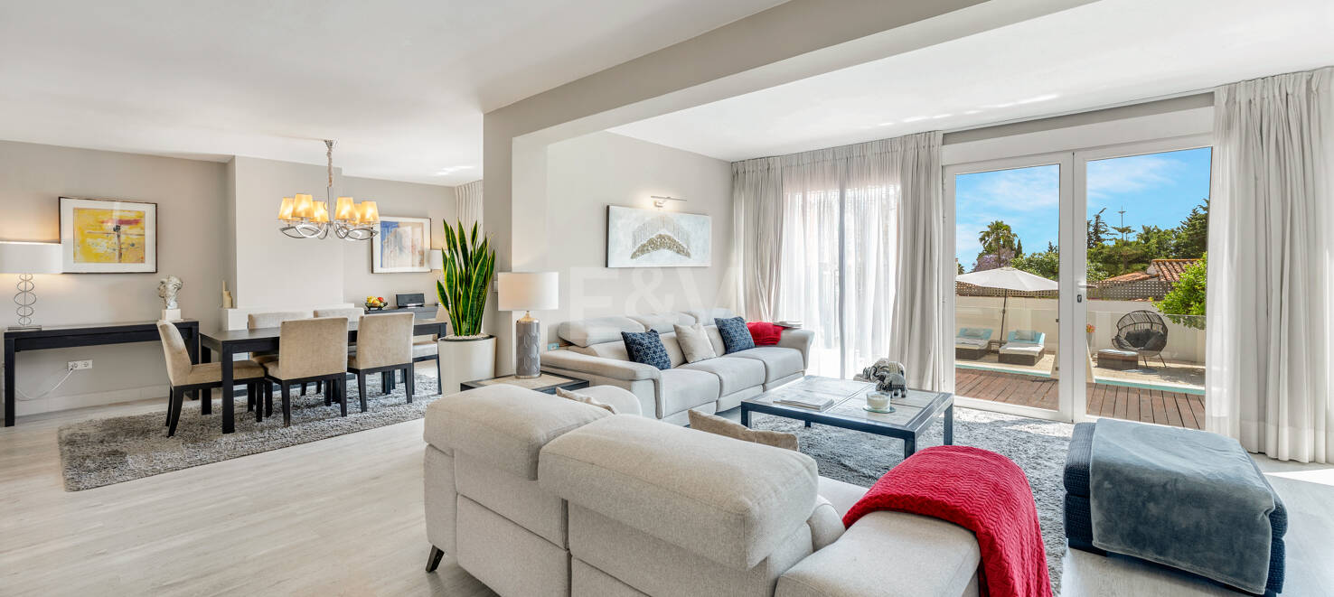 Elegant 6-Bedroom Villa with Guest House, Sea Views & Private Pool in Tranquil Río Real