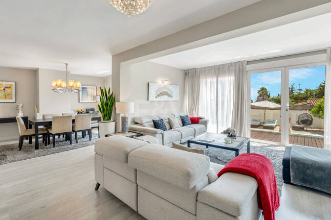 Elegant 6-Bedroom Villa with Guest House, Sea Views & Private Pool in Tranquil Río Real