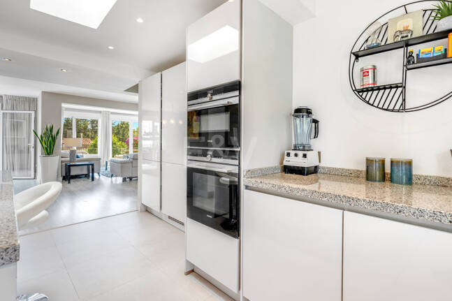 Elegant 6-Bedroom Villa with Guest House, Sea Views & Private Pool in Tranquil Río Real