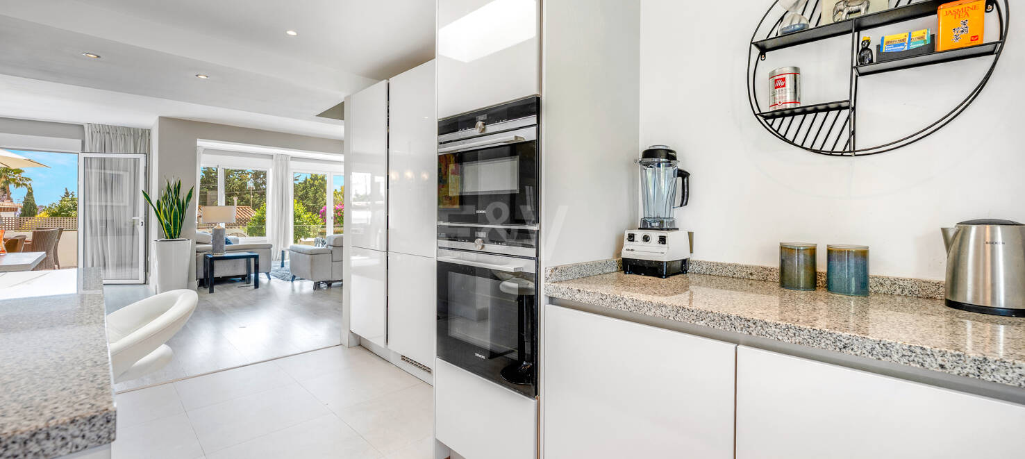 Elegant 6-Bedroom Villa with Guest House, Sea Views & Private Pool in Tranquil Río Real