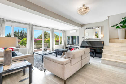 Elegant 6-Bedroom Villa with Guest House, Sea Views & Private Pool in Tranquil Río Real