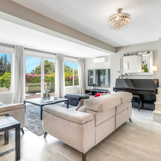 Elegant 6-Bedroom Villa with Guest House, Sea Views & Private Pool in Tranquil Río Real