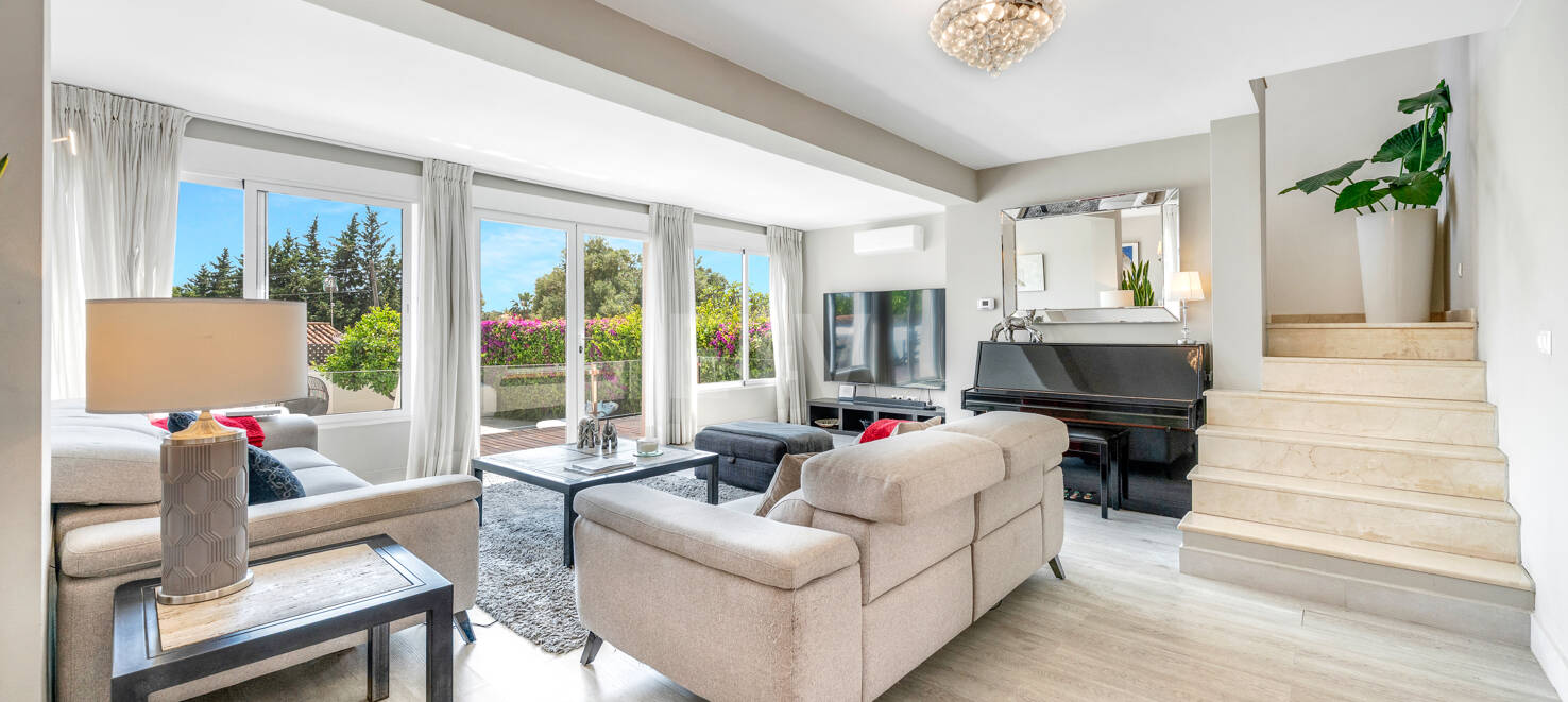 Elegant 6-Bedroom Villa with Guest House, Sea Views & Private Pool in Tranquil Río Real