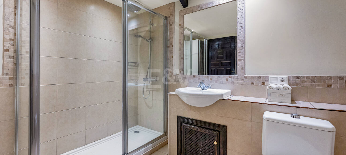 Elegant 6-Bedroom Villa with Guest House, Sea Views & Private Pool in Tranquil Río Real