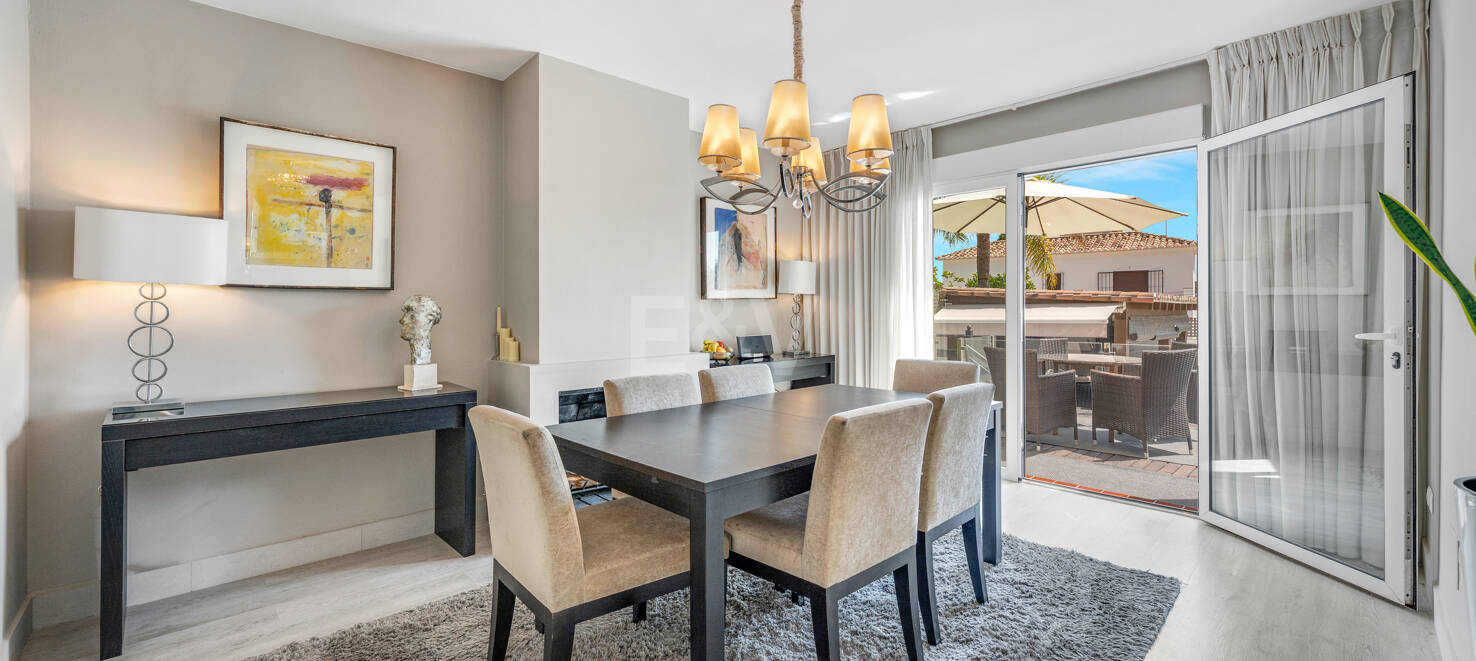 Elegant 6-Bedroom Villa with Guest House, Sea Views & Private Pool in Tranquil Río Real